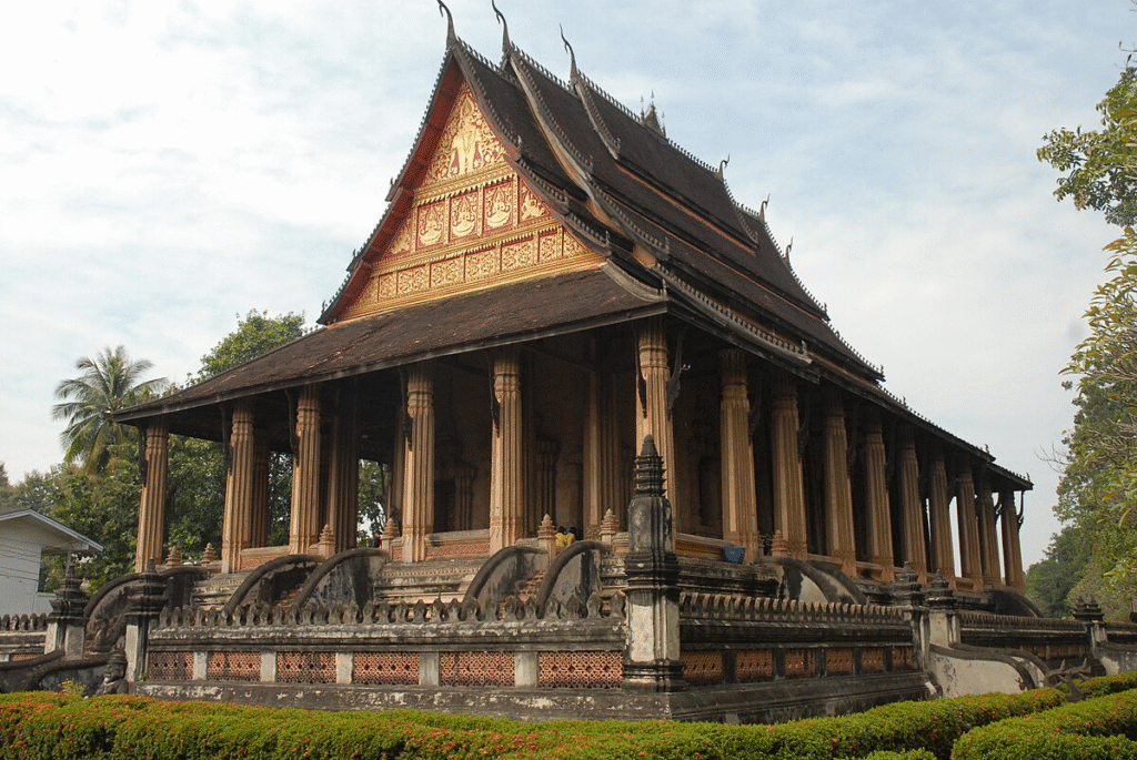 Chùa Phra Keo ( Haw Phra Kaew) là ngôi chùa Phật ngọc nổi tiếng của thủ đô Viêng Chăn.